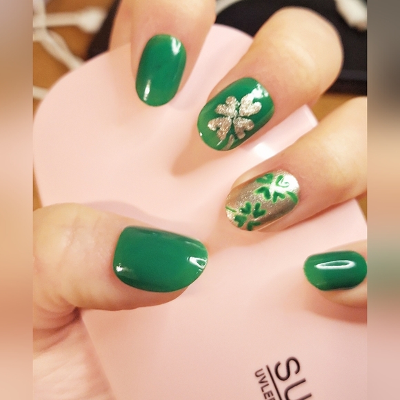 Hand Crafted Press On Nails 24pc St Patricks Day Short Oval Green n Gold - Picture 1 of 8